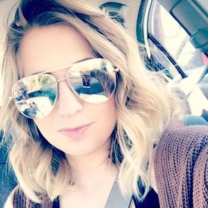 Meet your Posher, Almira